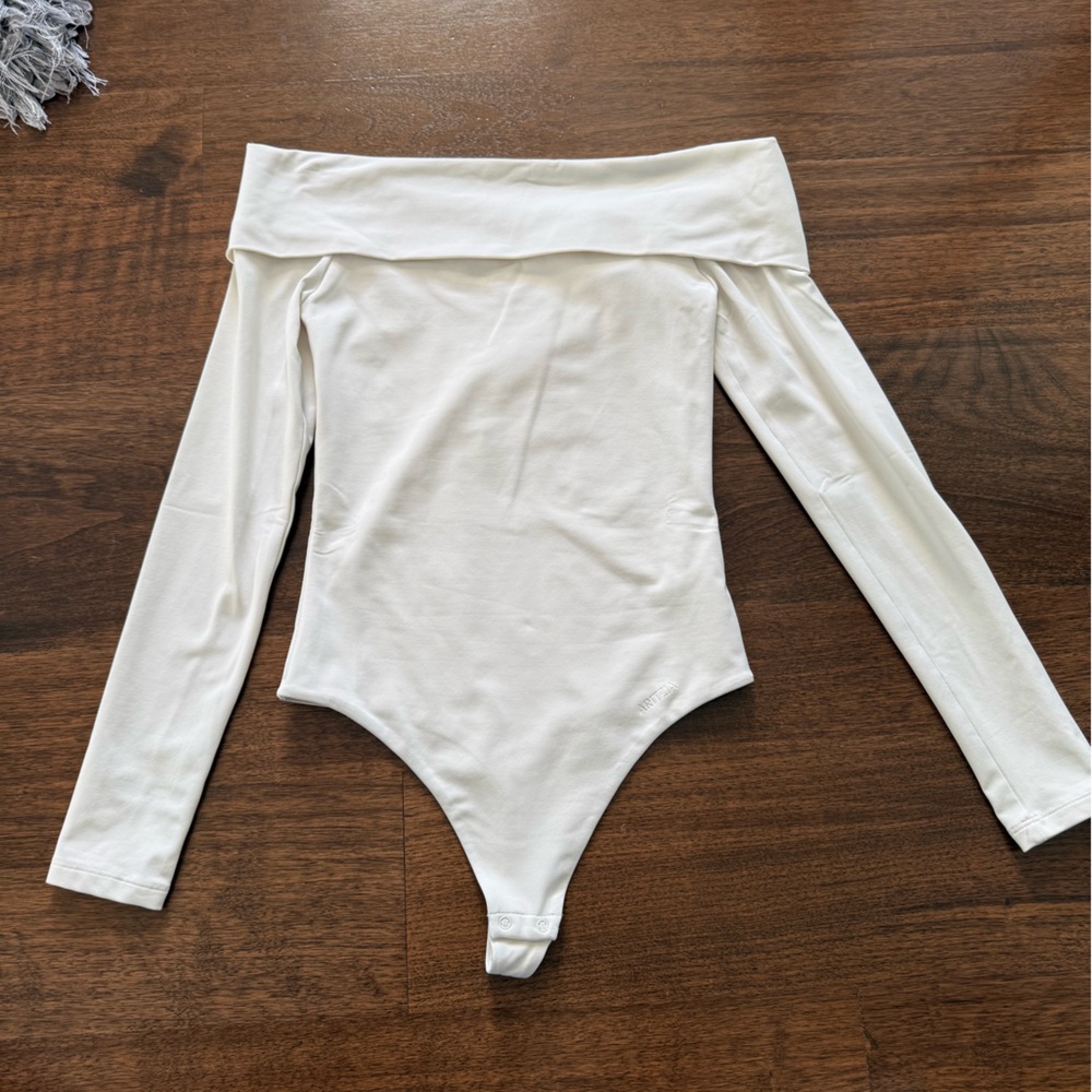 NWT Aritzia Contour Deco Bodysuit Light Birch